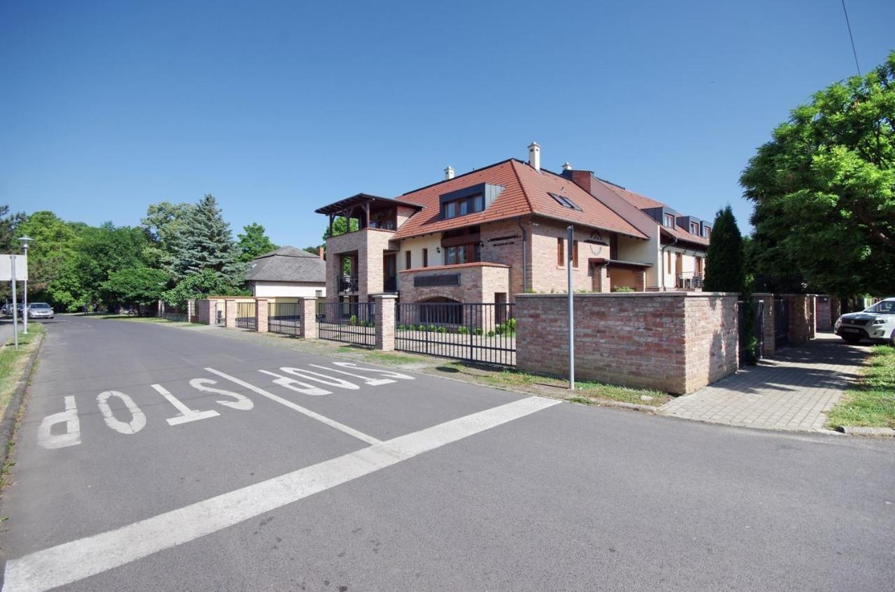 Varfuerdo Panzio Gyula Exteriér fotografie