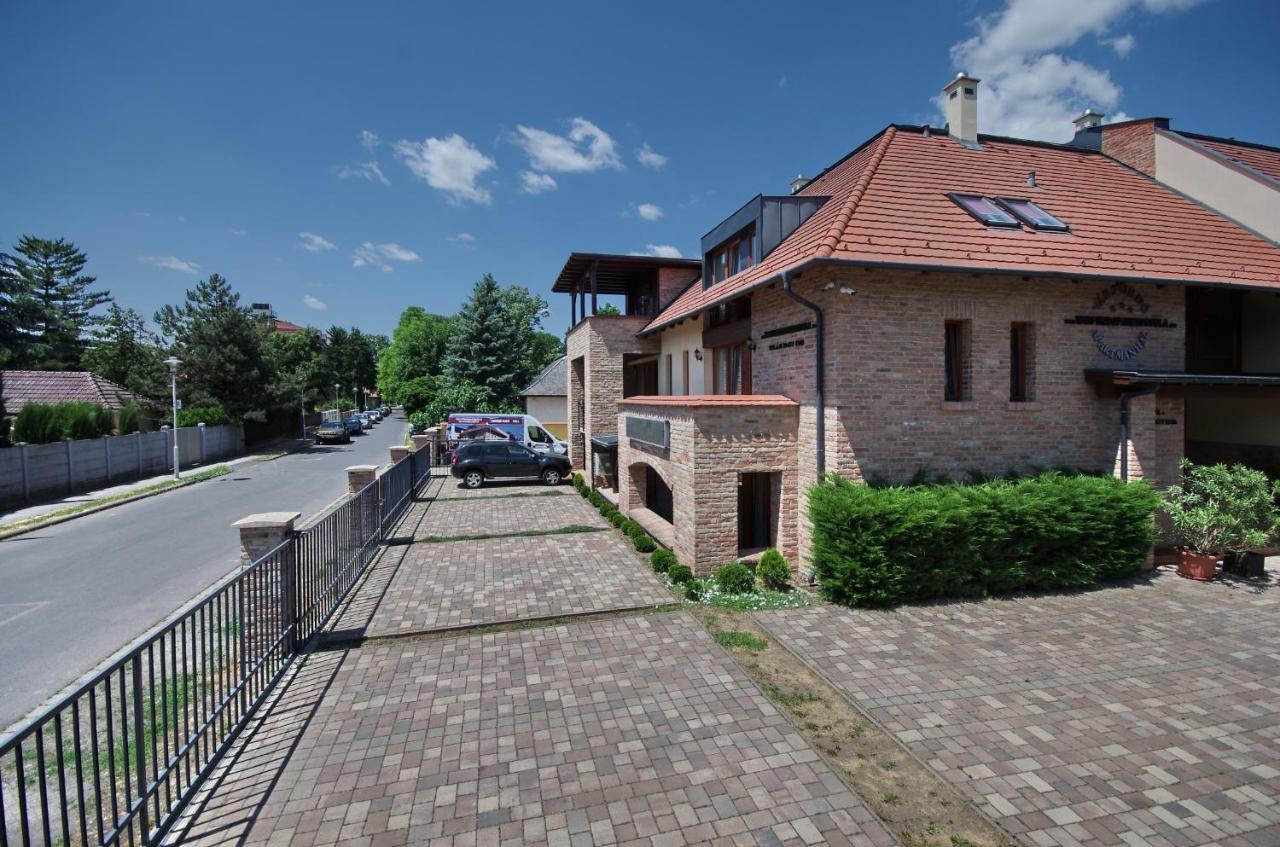 Varfuerdo Panzio Gyula Exteriér fotografie